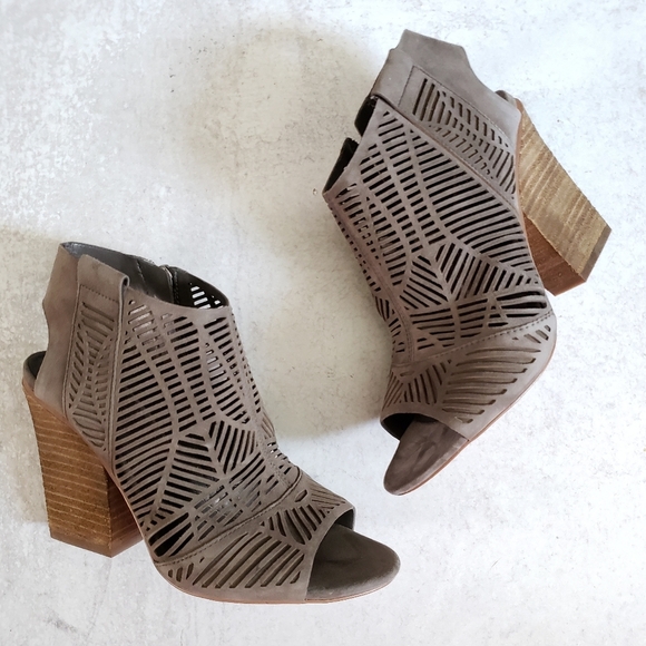Vince Camuto Kimora Cutout Shield Sandals Heels Booties Sz 6 - Picture 1 of 6